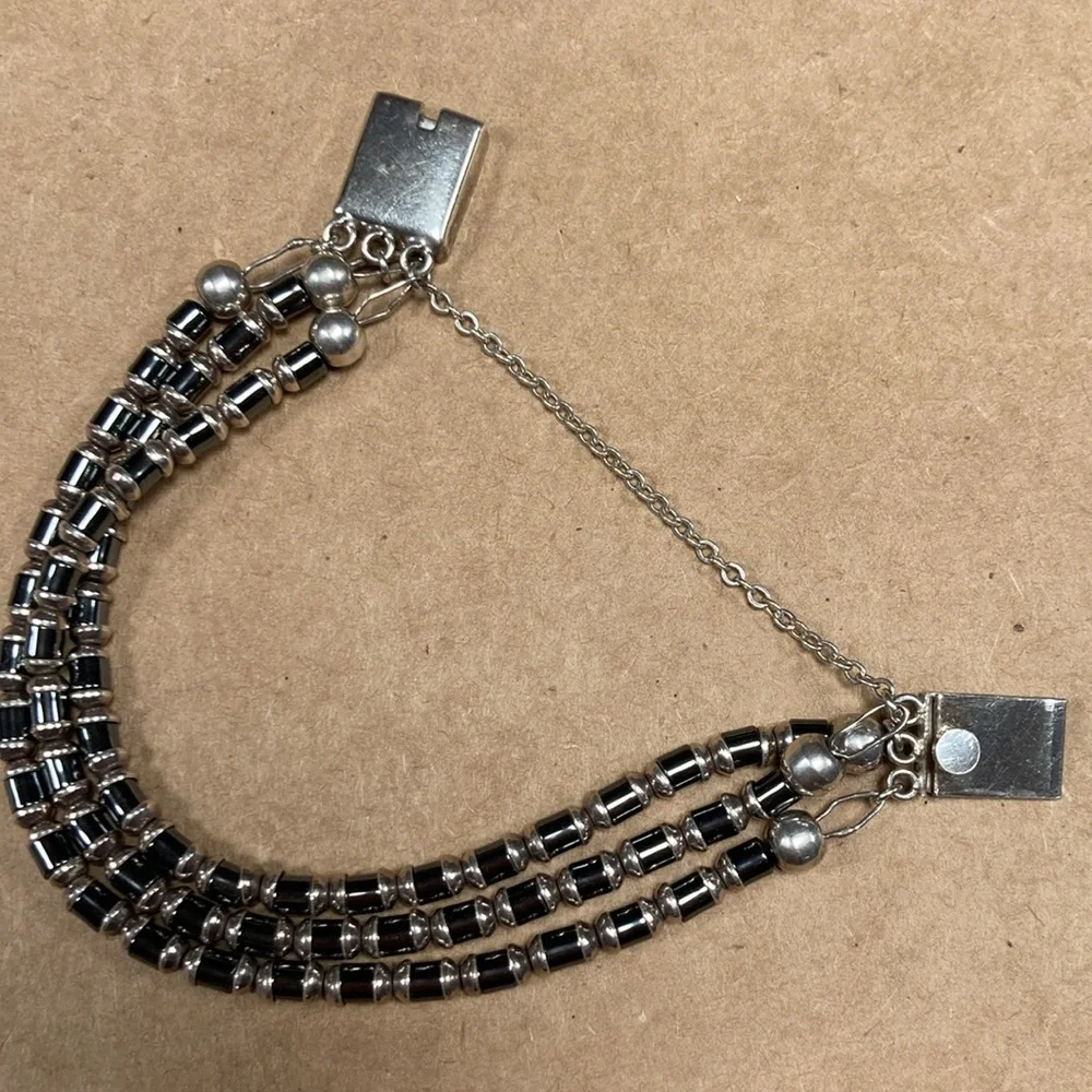 Womens 3 Stranded Bracelet Hematite Beads Sterling Silver - Picture 3 of 5
